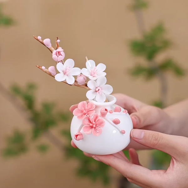 陶瓷圆梅花瓶摆件